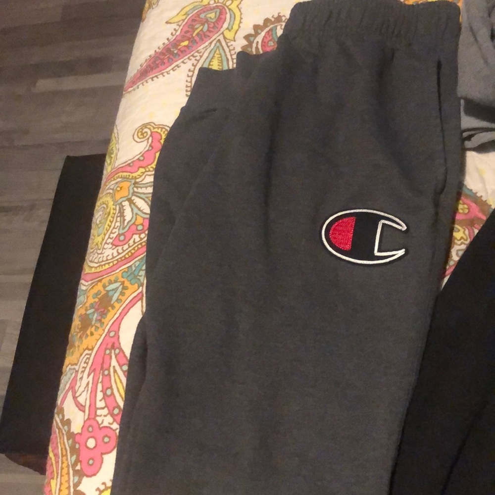 Men’s small champion joggers with large logo